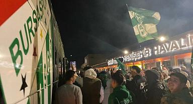 Binlerce Bursasporlu Yenişehir'e akın etti! Mustafa Er ve futbolculara sevgi seli…