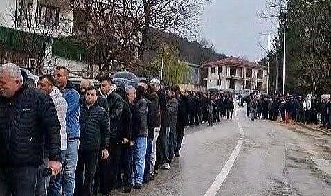 Bursa’da 60 yıllık gelenek: 1 kilometrelik bayramlaşma kuyruğu