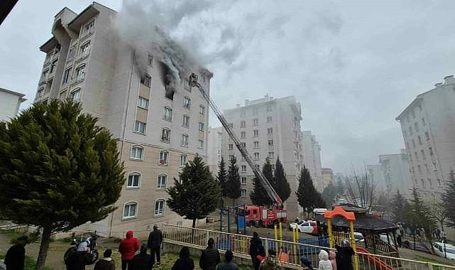 Bursa’da 8 katlı binada yangın