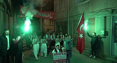 Bursa’da Balkan sahuru: Şarkıyla uyandırdılar, sokak sokak dolaşıp börek topladılar