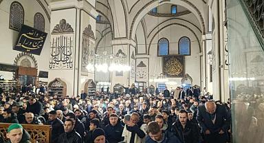 Bursa’da, bayram namazında yoğunluk: Ulu Camii doldu taştı!