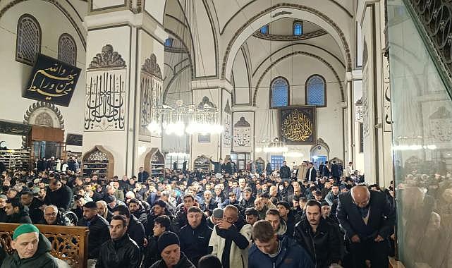 Bursa’da, bayram namazında yoğunluk: Ulu Camii doldu taştı!