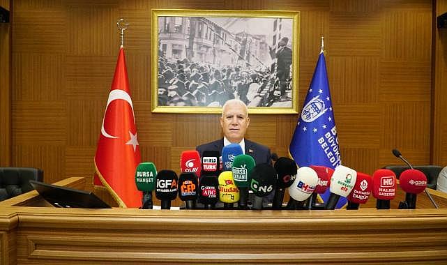 Bursa’da belediye önünde eylem yapan özel halk otobüsçülerine Başkan Bozbey’den yanıt