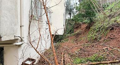 Bursa’da istinat duvarı çöktü!