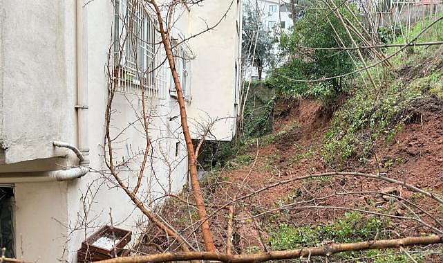 Bursa’da istinat duvarı çöktü!