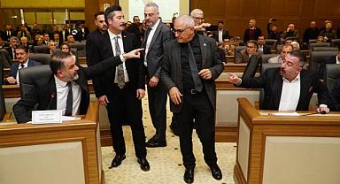 Büyükşehir Meclisi’nde gerginlik! Oturum durma noktasına geldi