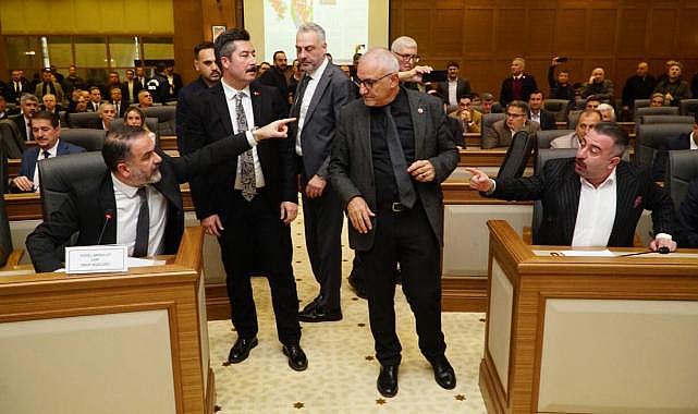 Büyükşehir Meclisi’nde gerginlik! Oturum durma noktasına geldi