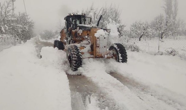 Kırsal bölgelerde karla mücadele sürüyor