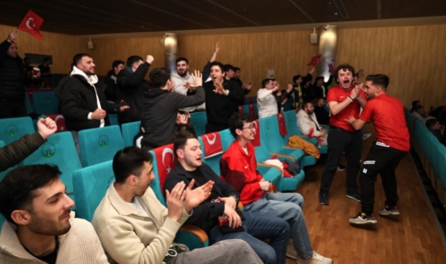 Milli Maç Heyecanı Osmangazi’de Dev Ekranda Yaşandı