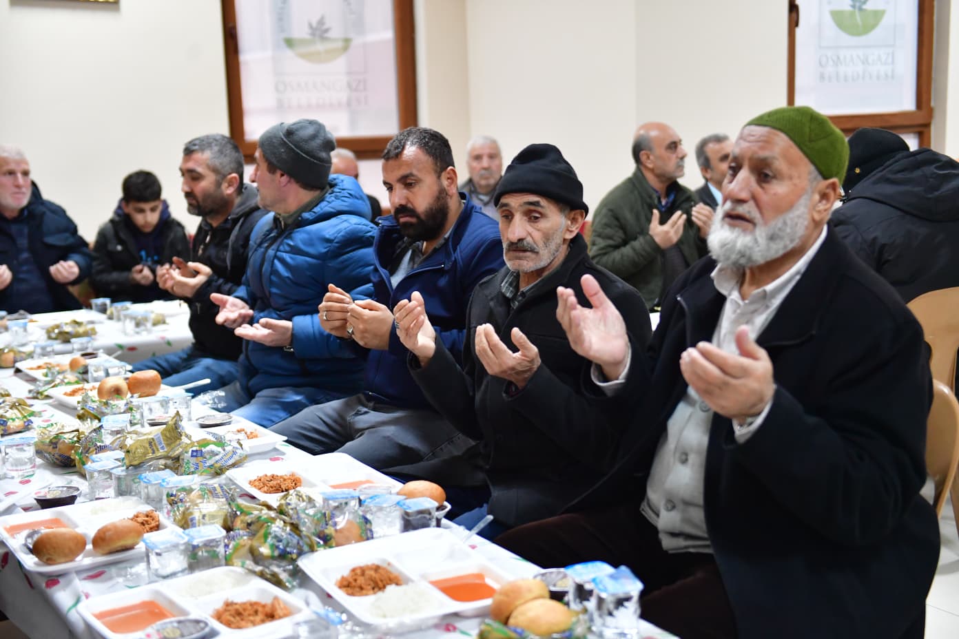 Osmangazi’de Ramazan Hem Sofralarda Hem Meydanlarda Yaşanıyor