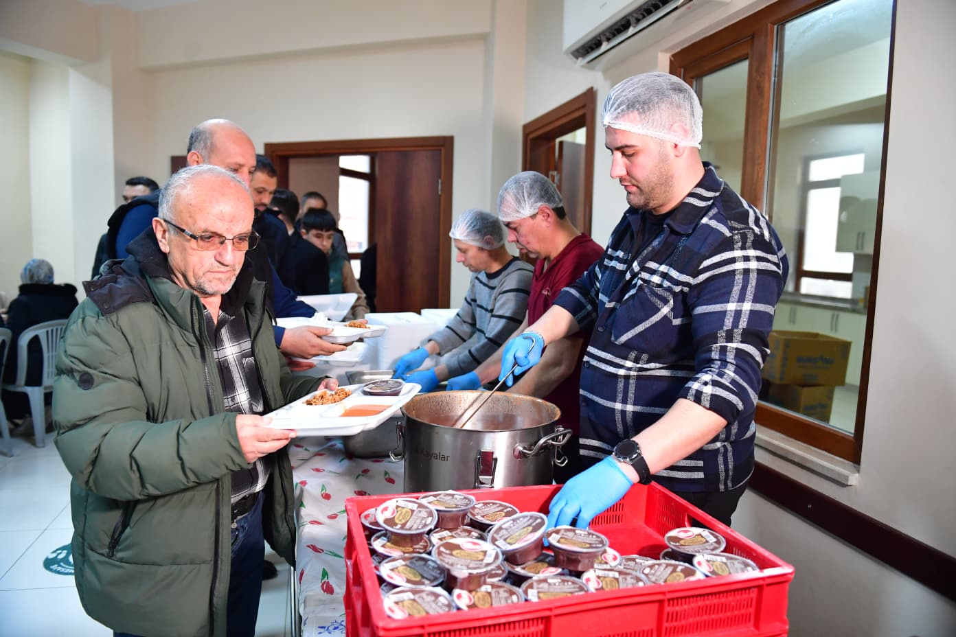 Osmangazi’de Ramazan Hem Sofralarda Hem Meydanlarda Yaşanıyor