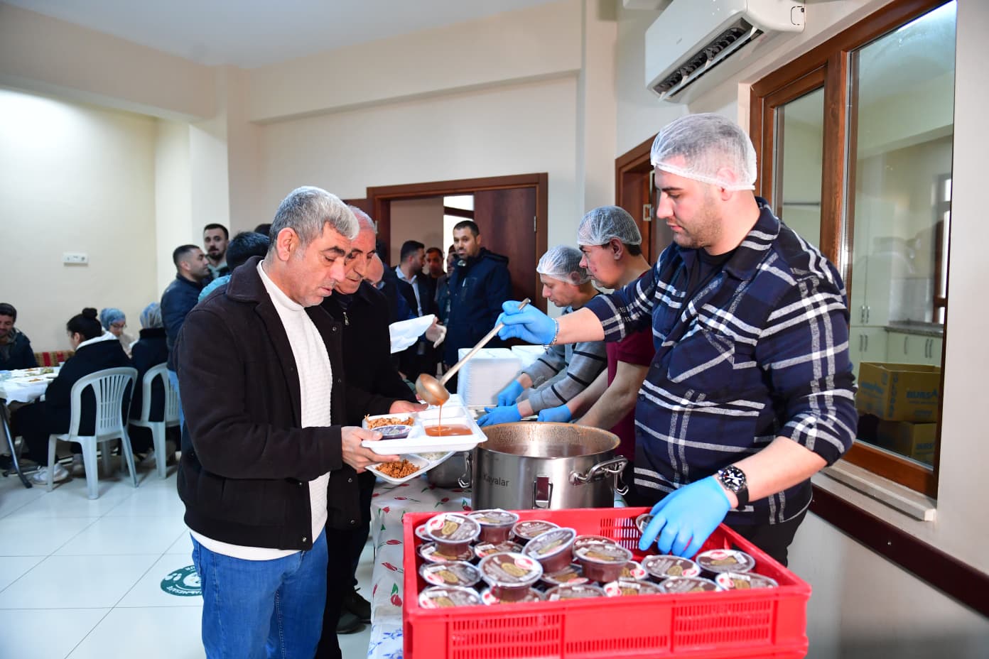 Osmangazi’de Ramazan Hem Sofralarda Hem Meydanlarda Yaşanıyor