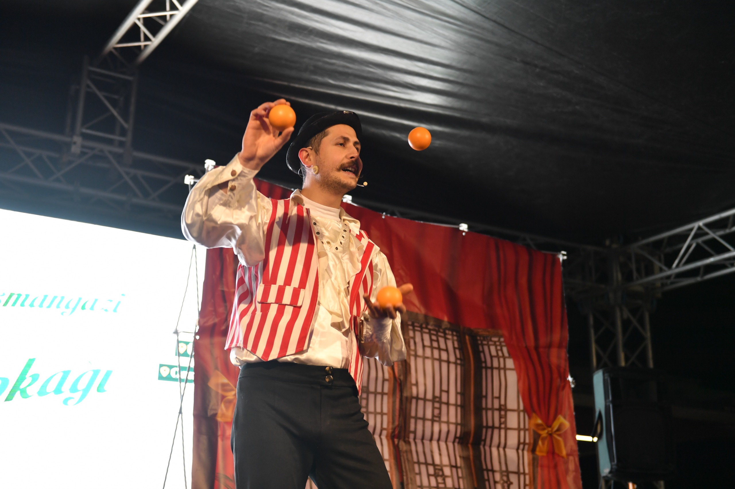 Osmangazi’de Ramazan Hem Sofralarda Hem Meydanlarda Yaşanıyor