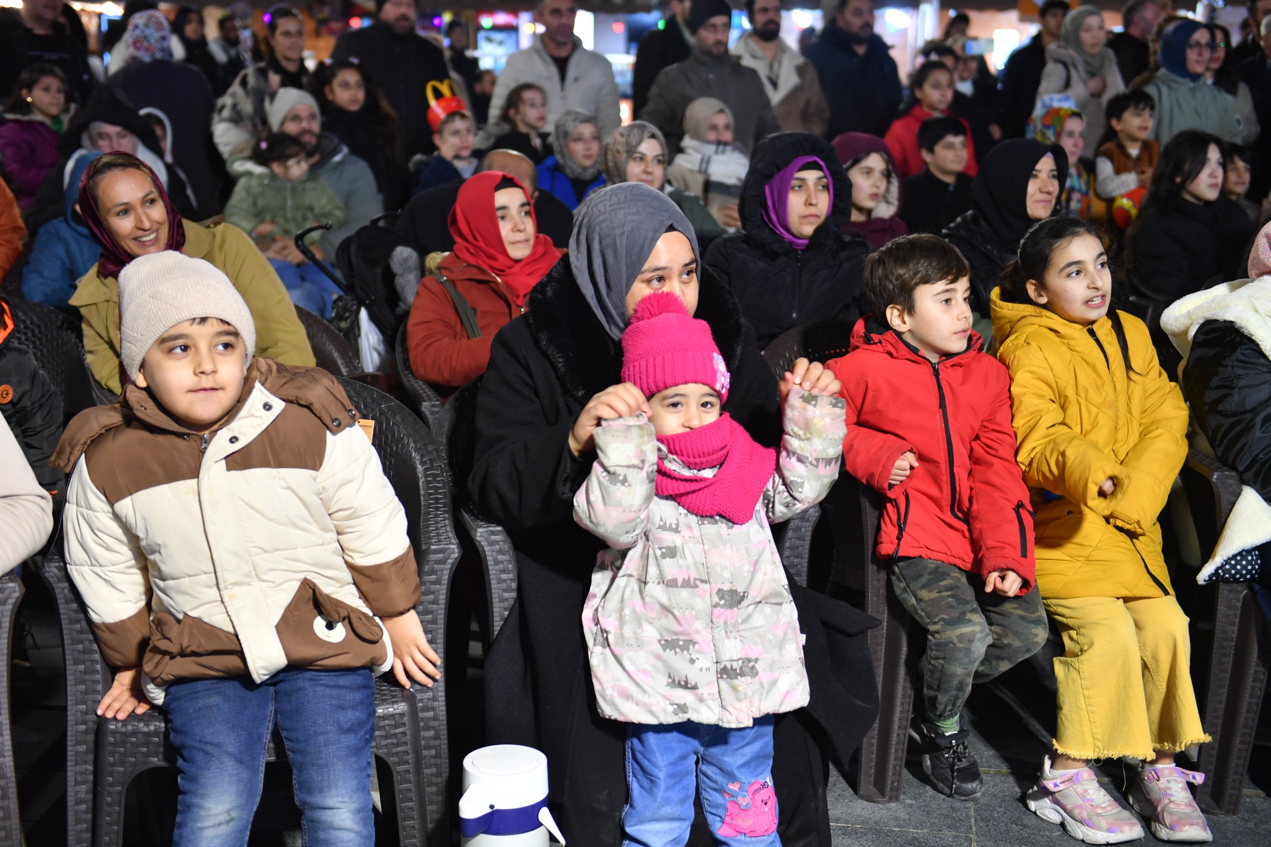 Osmangazi’de Ramazan Hem Sofralarda Hem Meydanlarda Yaşanıyor