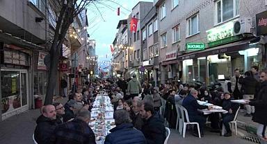 Tam 4 bin 500 kişilik uzun masa….