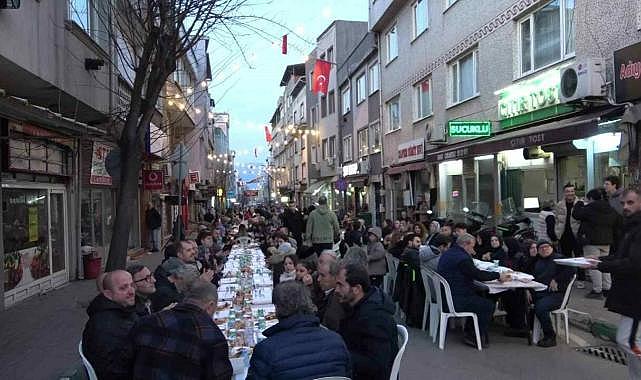 Tam 4 bin 500 kişilik uzun masa….