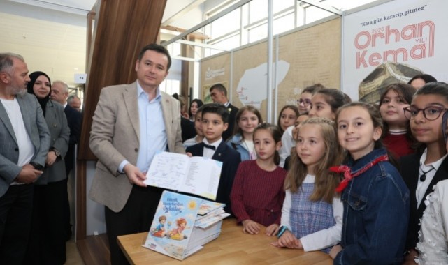 Başkan Erkan Aydın Bursa 23. Kitap Fuarı’nda Çocuk Yazarlarla Buluştu