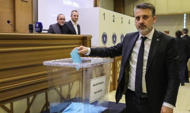 Bursa Büyükşehir’de Başkanvekilliğine Şahin Biba seçildi