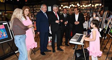 Bursa’da ilkokullu ressam! İlk sergisini açtı