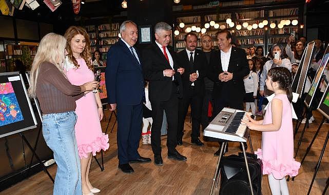 Bursa’da ilkokullu ressam! İlk sergisini açtı