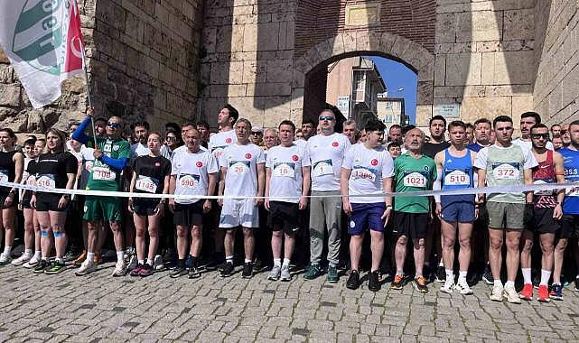 Bursa’da tarihi koşu! Binlerce vatandaş kıyasıya yarıştı