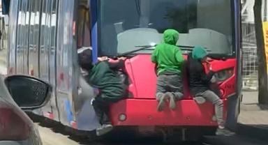 Bursa’da tehlikeli yolculuk