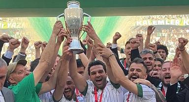 Bursaspor kupasına kavuştu! Hedef artık Süper Lig