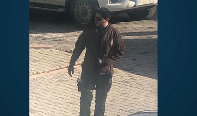 Eski valinin oğlundan silahlı fotoğraf