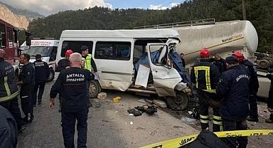 Katliam gibi kaza: Çok sayıda ölü ve yaralı var