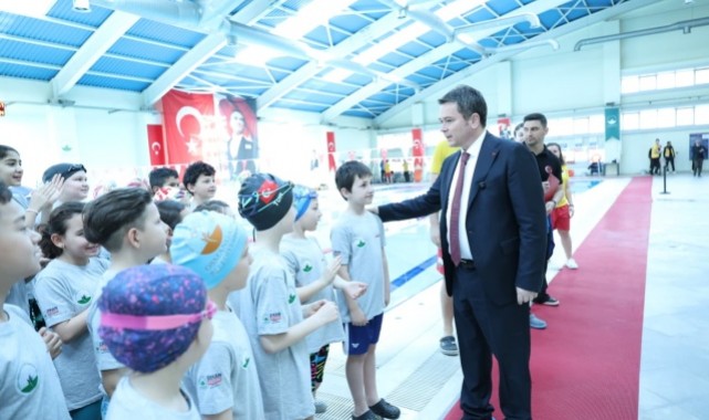 Osmangazi Belediyesi’nden 23 Nisan’a Özel Yüzme Şenliği