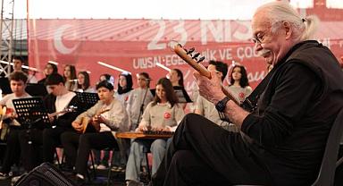 Usta sanatçı Bursa’da gençlerle aynı sahnede