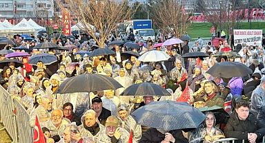 Yağmura rağmen Başkan Bozbey için toplandılar