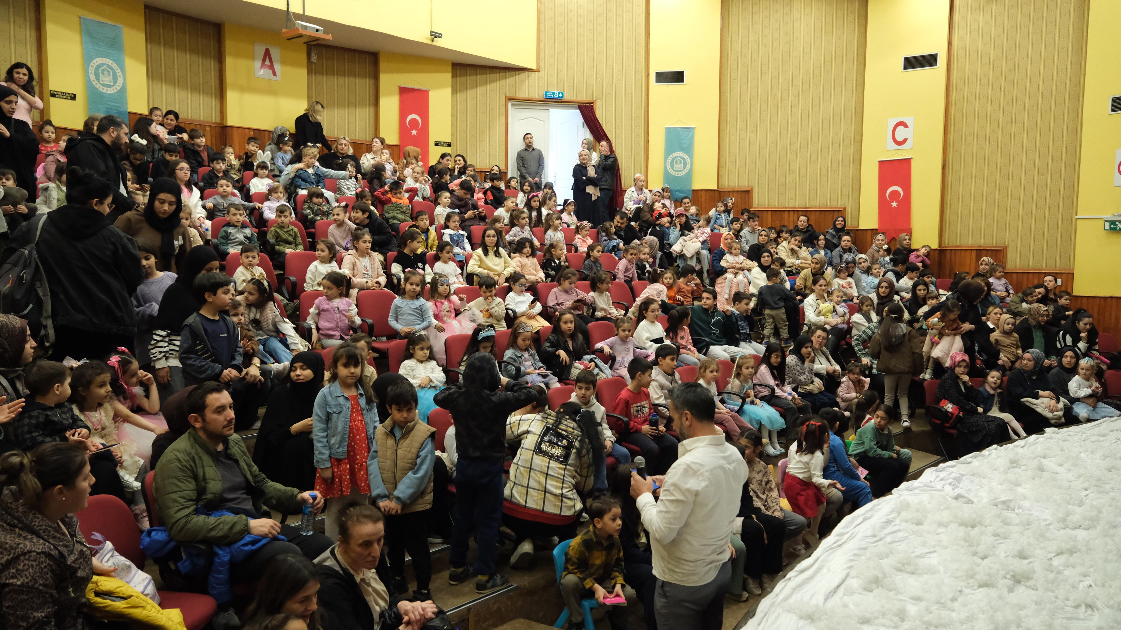 Yıldırımlı Çocukların Tiyatro Keyfi