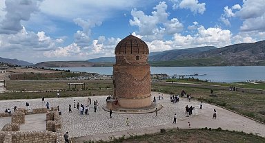 12 bin yıllık geçmişe sahip Hasankeyf'te bayram yoğunluğu