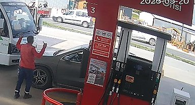 3 aracın karıştığı zincirleme kaza kamerada; 1 yaralı