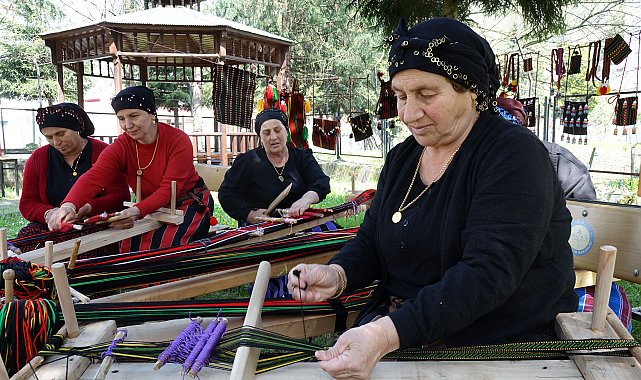 'Altın Kızlar' dayanışması; türkülerle dokunan 'dastar'a horonlu tanıtım