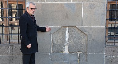 'Diyarbakır'da tarihi Ulucami'nin duvarlarındaki 2 boşluk, kayıp kitabelere işaret ediyor'