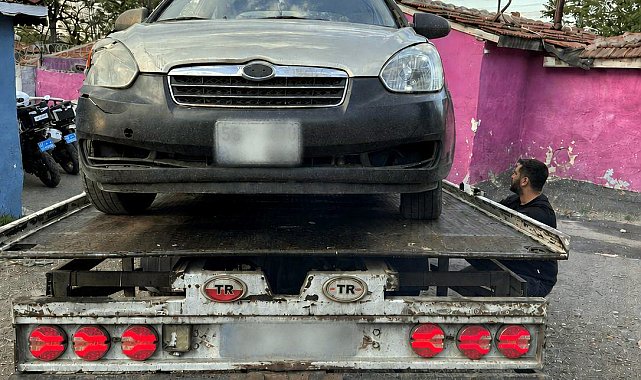 'Dur' ihtarına uymayan ehliyetsiz sürücüye 300 bin lira ceza