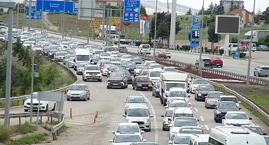 'Kilit kavşak' Kırıkkale'de bayram dönüşü trafiği başladı