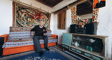 73 yıldır elinden düşürmüyor