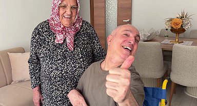 78 yaşındaki annenin hayali gerçek oldu; hediye edilen evde bakımını üstlendiği oğlu güneşi gördü