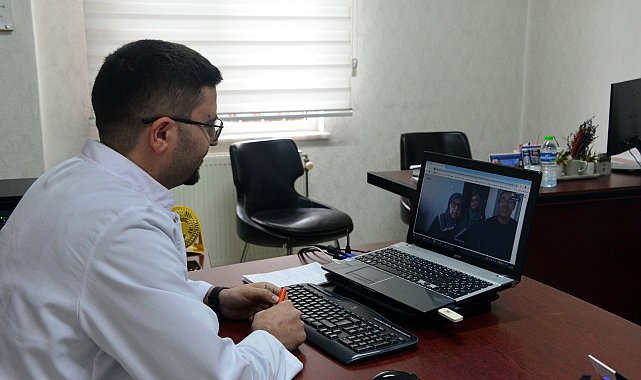 91 yaşındaki hasta, doktorla görüntülü görüşerek evinden muayene oldu