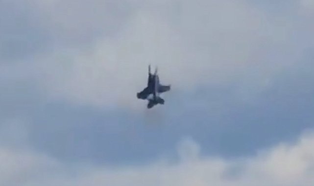 ABD'de hava gösterisinde iki uçak çarpıştı