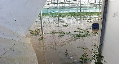 Amasya'da su taşkınları; seralar ve tarım arazileri zarar gördü