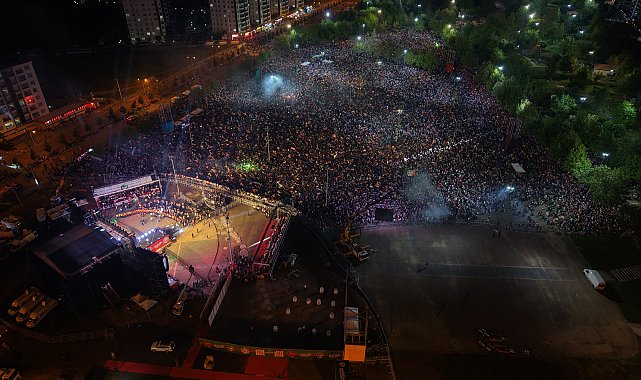 Amed Sportif Faaliyetler kupasını aldı