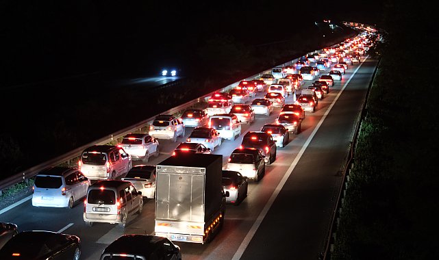 Anadolu Otoyolu Düzce geçişinde trafik durma noktasına geldi
