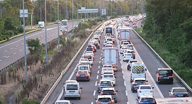Anadolu Otoyolu Düzce geçişinde trafik durma noktasında