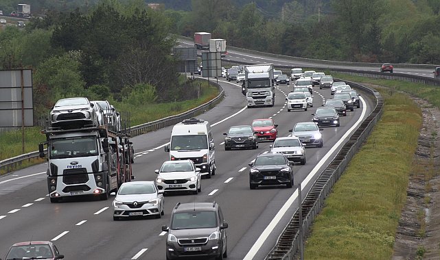 Anadolu Otoyolu'nun Bolu geçişinde bayram trafiği