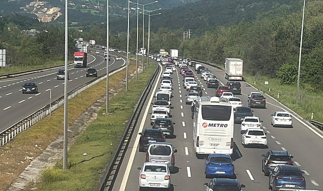 Anadolu Otoyolu'nun Bolu geçişinde trafik yoğunluğu