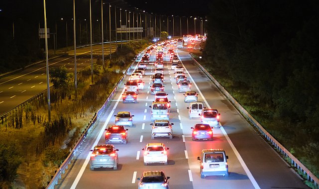 Anadolu Otoyolu'nun Düzce geçişinde trafik durma noktasına geldi